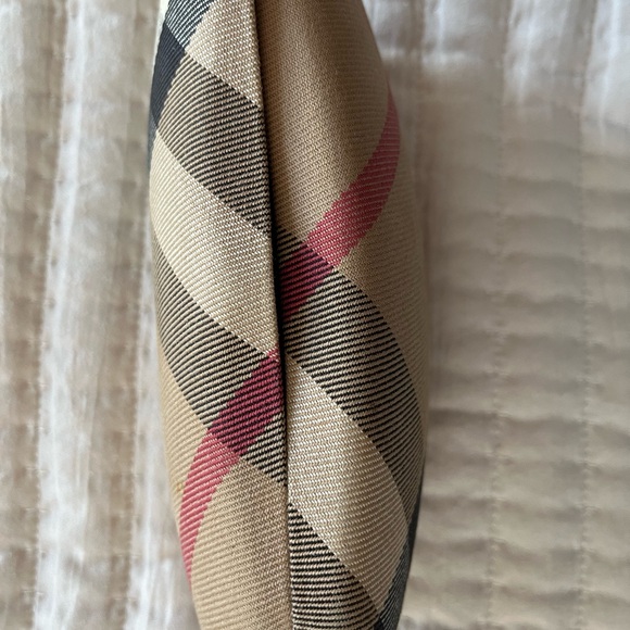 Burberry Stylish Black Aviator Glasses - Picture 10 of 12